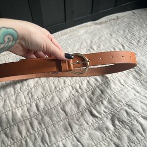 Classic Tan Leather Circle-Buckle Women's Belt